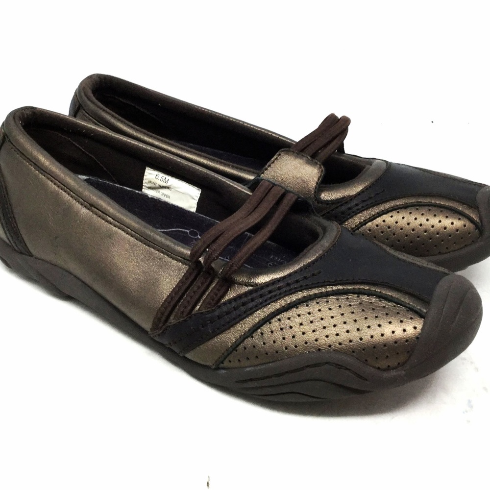 J-41  Women Adventure On Mary Jane Flats Size 6.5